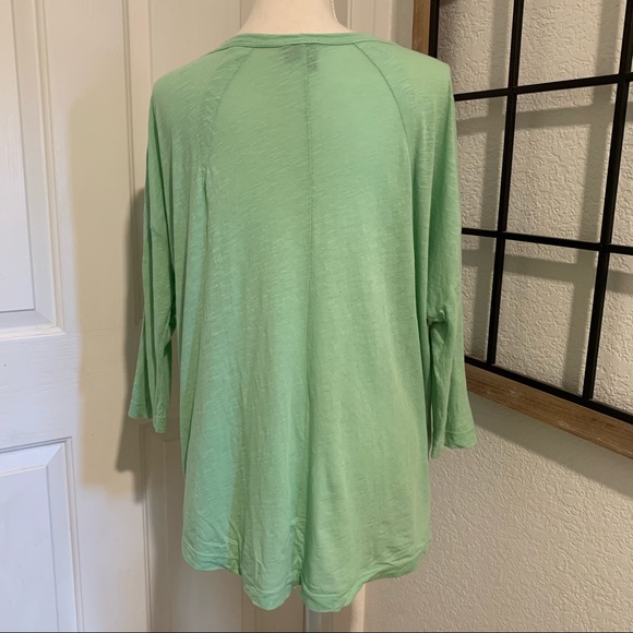 Left of center green top size XS - Picture 8 of 8